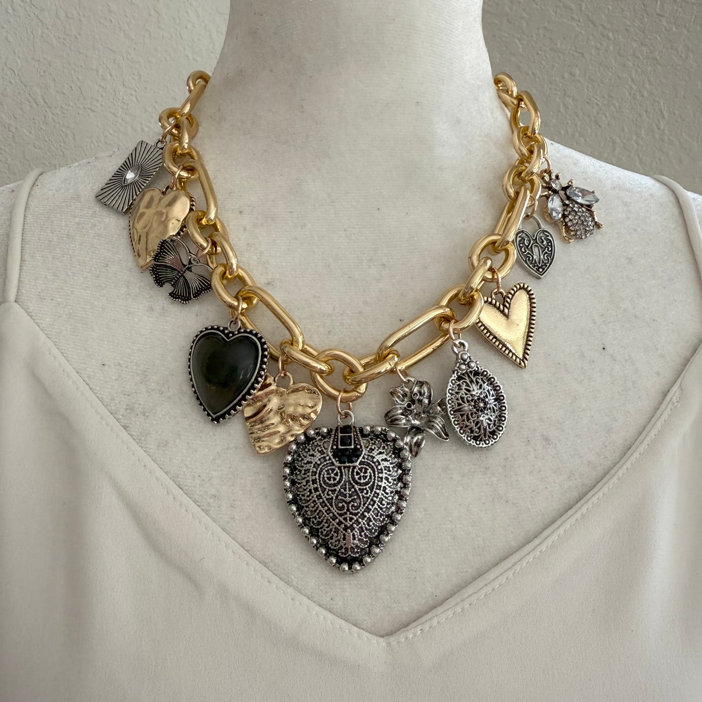 Corazon Necklace