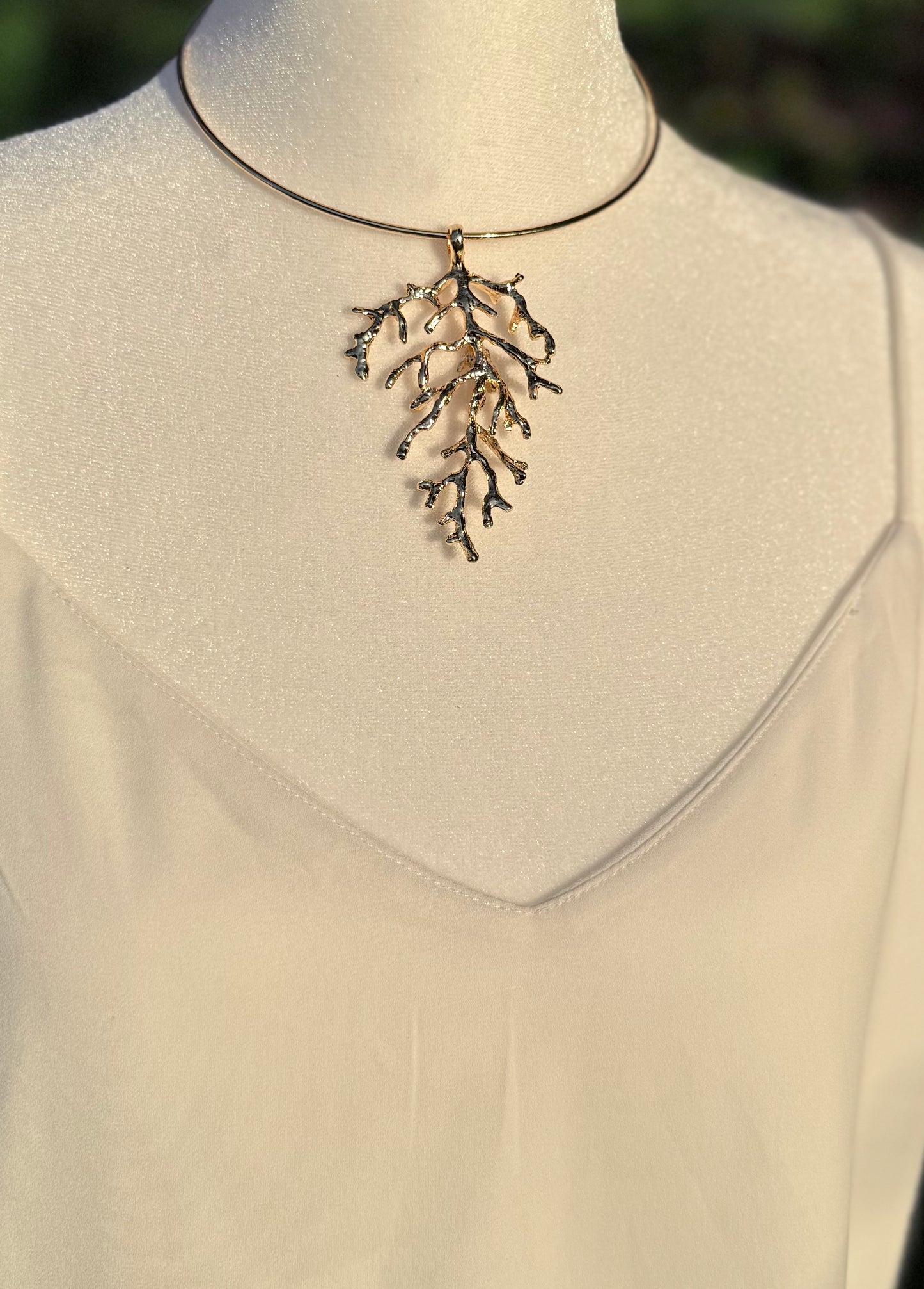 Single Coral Choker