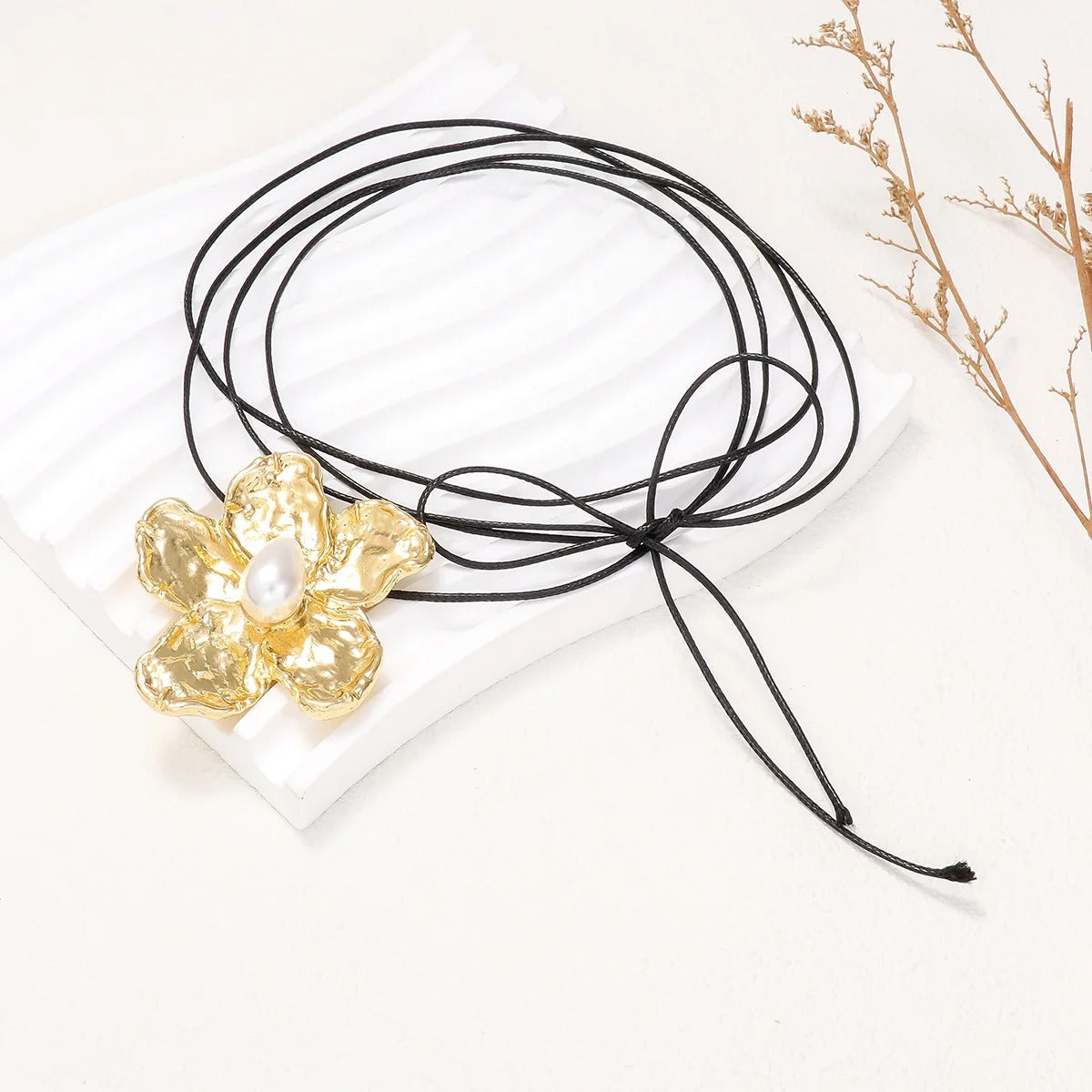Vinca Choker