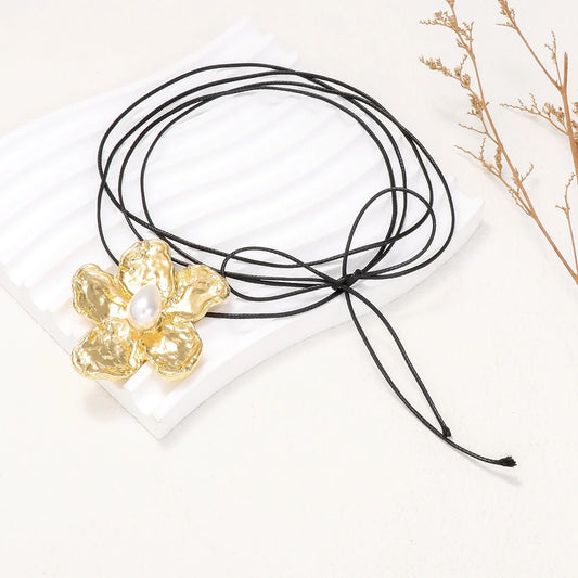 Vinca Choker